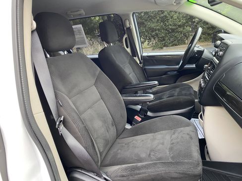 Used 2016 Dodge Grand Caravan American Value Package w/ UConnect Hands-Free Group FWD image 32