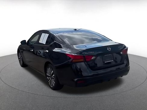 Used 2025 Nissan Altima 2.5 SV FWD image 9