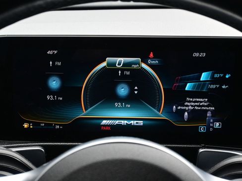 Used 2021 Mercedes-Benz GLB 35 AMG 4MATIC image 25