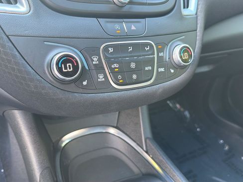 Used 2025 Chevrolet Malibu LT FWD image 24