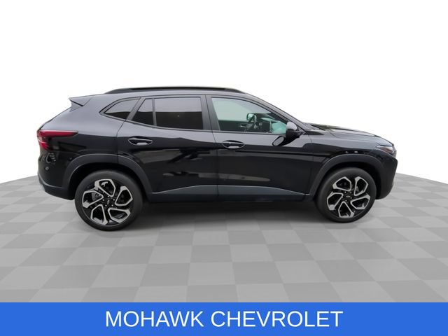Used 2024 Chevrolet Trax RS w/ Sunroof Package FWD image 9
