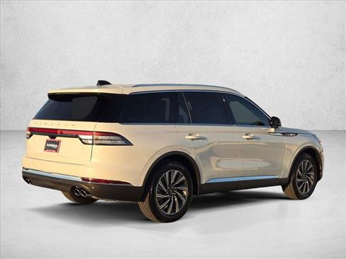 New 2026 Lincoln Aviator 2WD image 2