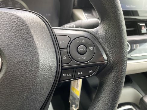 Used 2021 Toyota Corolla LE image 19