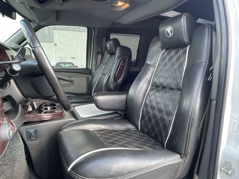 Used 2019 GMC Savana 2500 Extended w/ Enhanced Convenience Package image 12