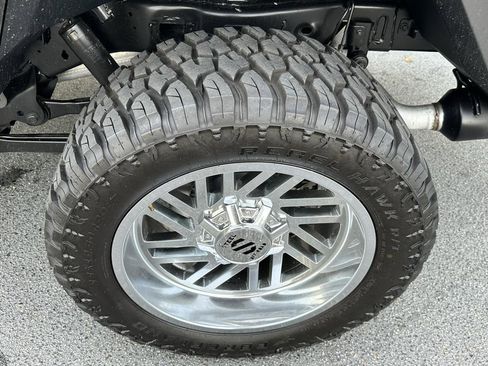 Used 2024 Jeep Gladiator Sport image 23