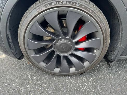 Used 2024 Tesla Model Y Performance AWD/4WD image 7