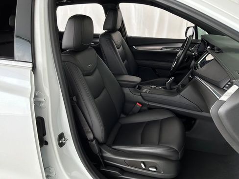 Used 2022 Cadillac XT5 Luxury w/ LPO, Floor Liner Package AWD/4WD image 28