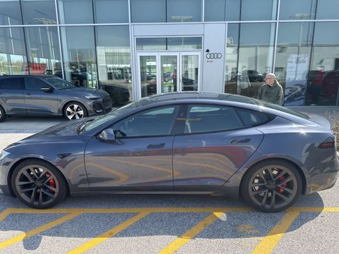 Used 2023 Tesla Model S Plaid image 2