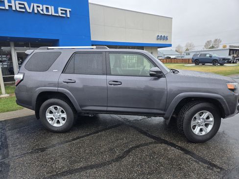 Used 2023 Toyota 4Runner SR5 Premium w/ Moonroof Package image 2