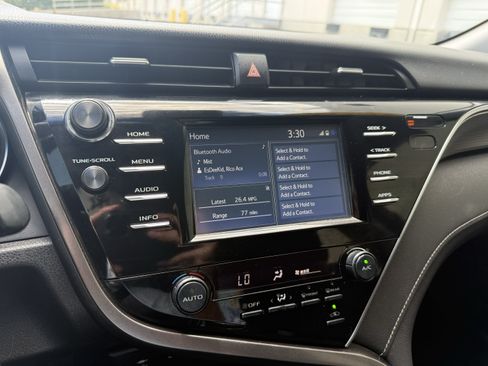 Used 2018 Toyota Camry SE FWD image 20