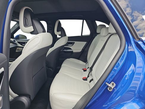 Used 2023 Mercedes-Benz GLC 300 image 11