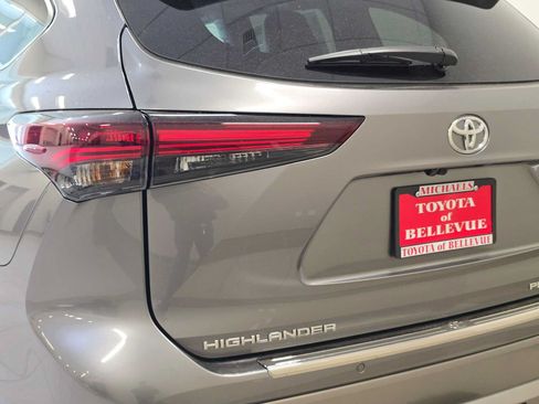 New 2026 Toyota Highlander Platinum AWD/4WD image 7