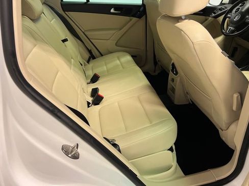 Used 2014 Volkswagen Tiguan S image 12