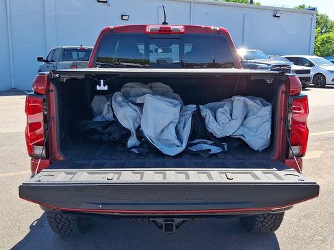 Used 2025 Chevrolet Colorado ZR2 w/ Technology Package AWD/4WD image 28
