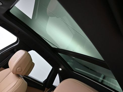 Certified 2025 Porsche Macan AWD/4WD image 12