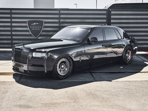 Used 2024 Rolls-Royce Phantom Sedan w/ The Phantom Package RWD image 5