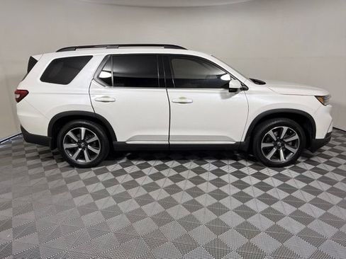 Used 2025 Honda Pilot Touring image 7