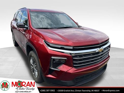 Certified 2024 Chevrolet Traverse LT w/ Trailering Package FWD image 2