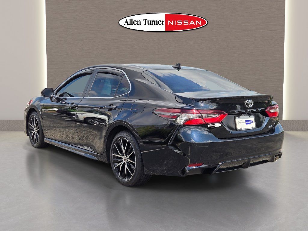 Used 2024 Toyota Camry SE w/ Cold Weather Package FWD image 6
