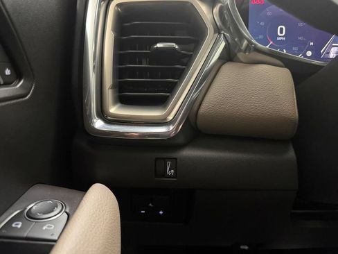 Used 2025 GMC Canyon Denali AWD/4WD image 33