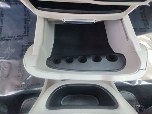 Used 2024 Chrysler Pacifica Touring-L FWD image 93