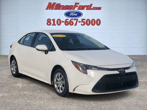 Used 2022 Toyota Corolla LE image 2