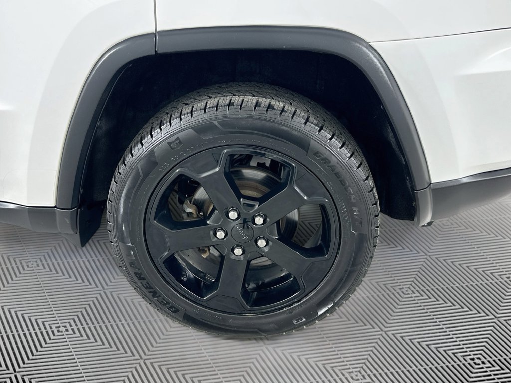 Used 2019 Jeep Grand Cherokee Laredo AWD/4WD image 29