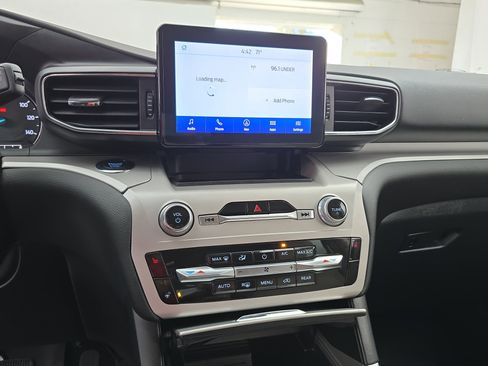 Used 2023 Ford Explorer XLT w/ Equipment Group 202A image 21