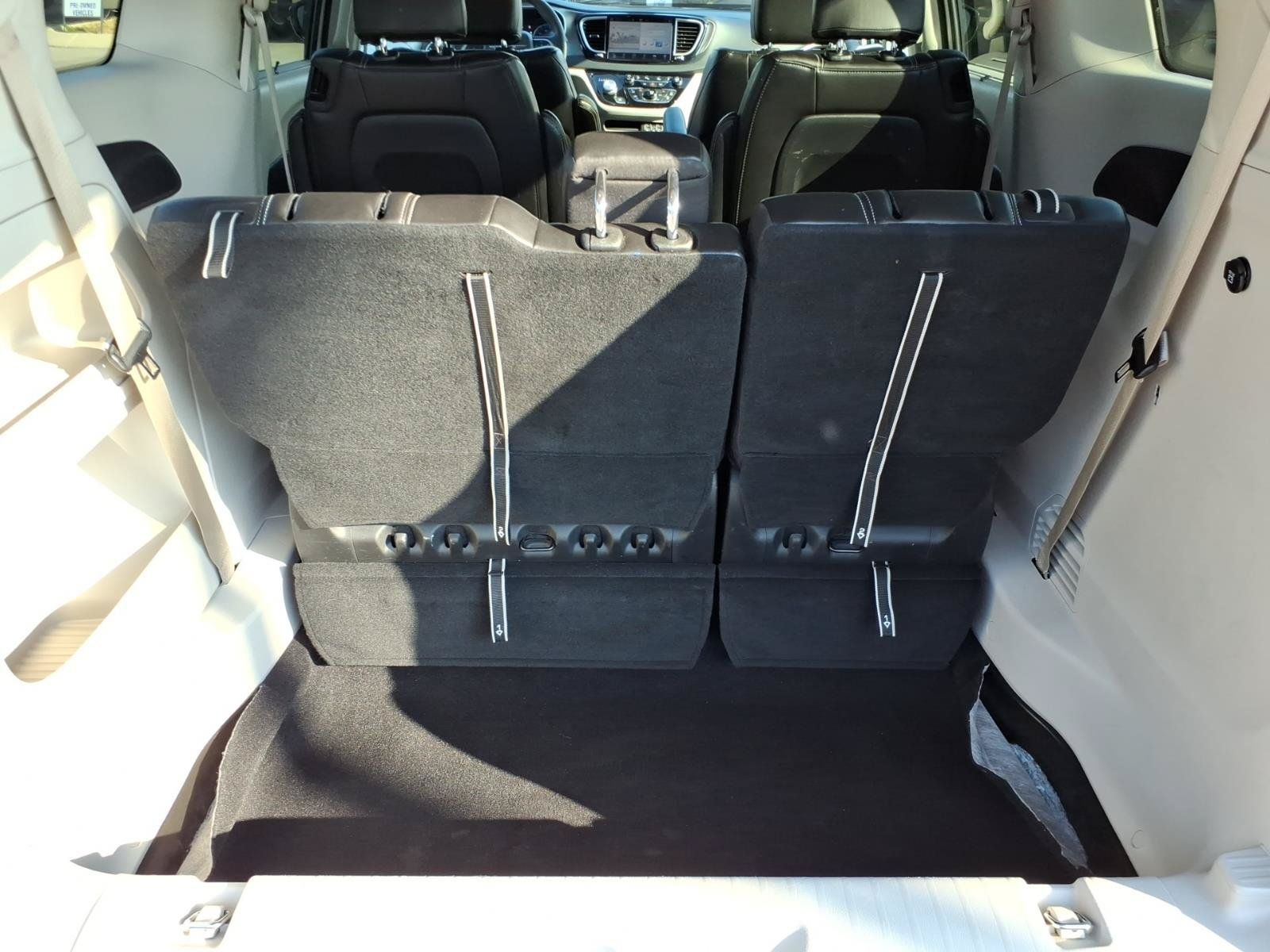 Used 2024 Chrysler Pacifica Touring-L FWD image 16