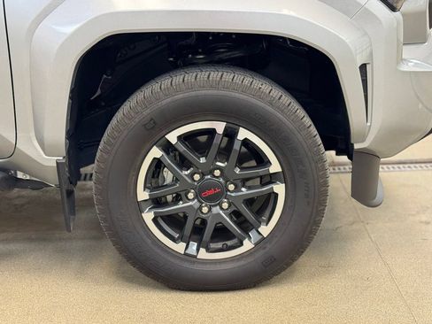 Used 2024 Toyota Tacoma TRD Sport w/ TRD Sport Upgrade Package AWD/4WD image 4