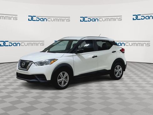 Used 2018 Nissan Kicks S FWD image 4