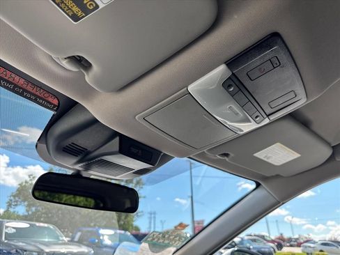 Used 2025 Nissan Rogue SV FWD image 25