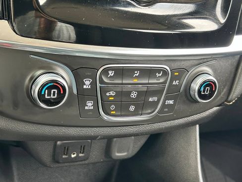 Used 2021 Chevrolet Traverse LS FWD image 24