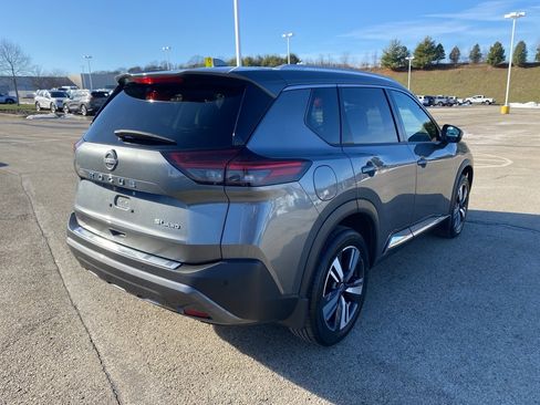 Used 2023 Nissan Rogue SL image 3