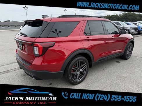Used 2025 Ford Explorer ST image 4
