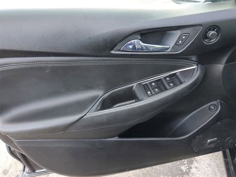 Used 2017 Chevrolet Cruze Premier image 21
