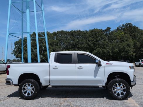 Used 2021 Chevrolet Silverado 1500 LT w/ Z71 Off-Road Package AWD/4WD image 2