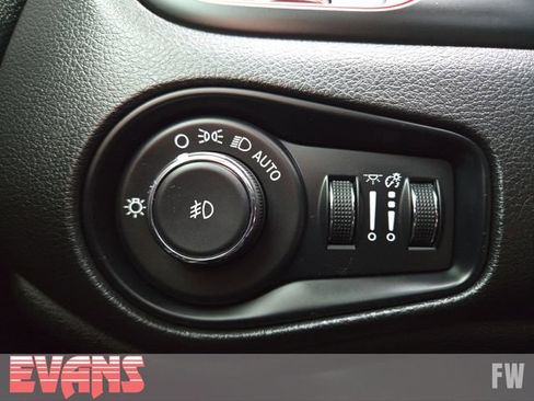 Used 2023 Jeep Renegade Latitude w/ Sun/Sound Group image 18