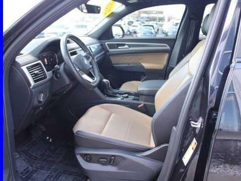 Used 2023 Volkswagen Atlas Cross Sport SE image 17