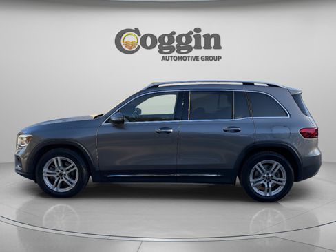 Used 2021 Mercedes-Benz GLB 250 w/ Premium Package image 2