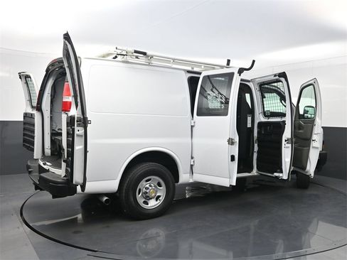 Used 2020 Chevrolet Express 2500 w/ Driver Convenience Package image 33