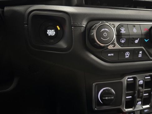 New 2025 Jeep Gladiator Mojave w/ Convenience Group image 13