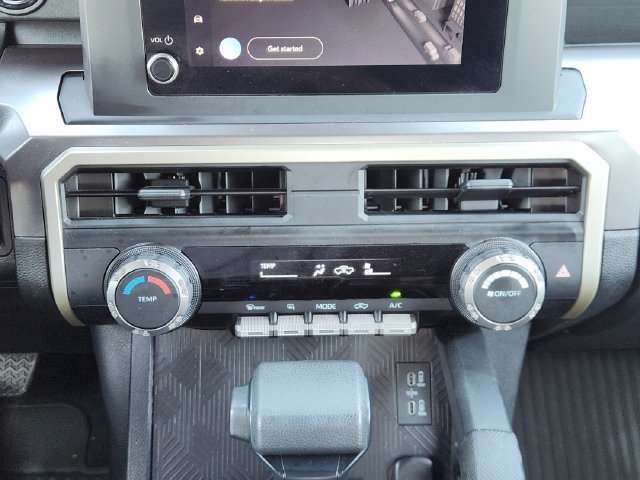Certified 2025 Toyota Tacoma SR5 AWD/4WD image 18
