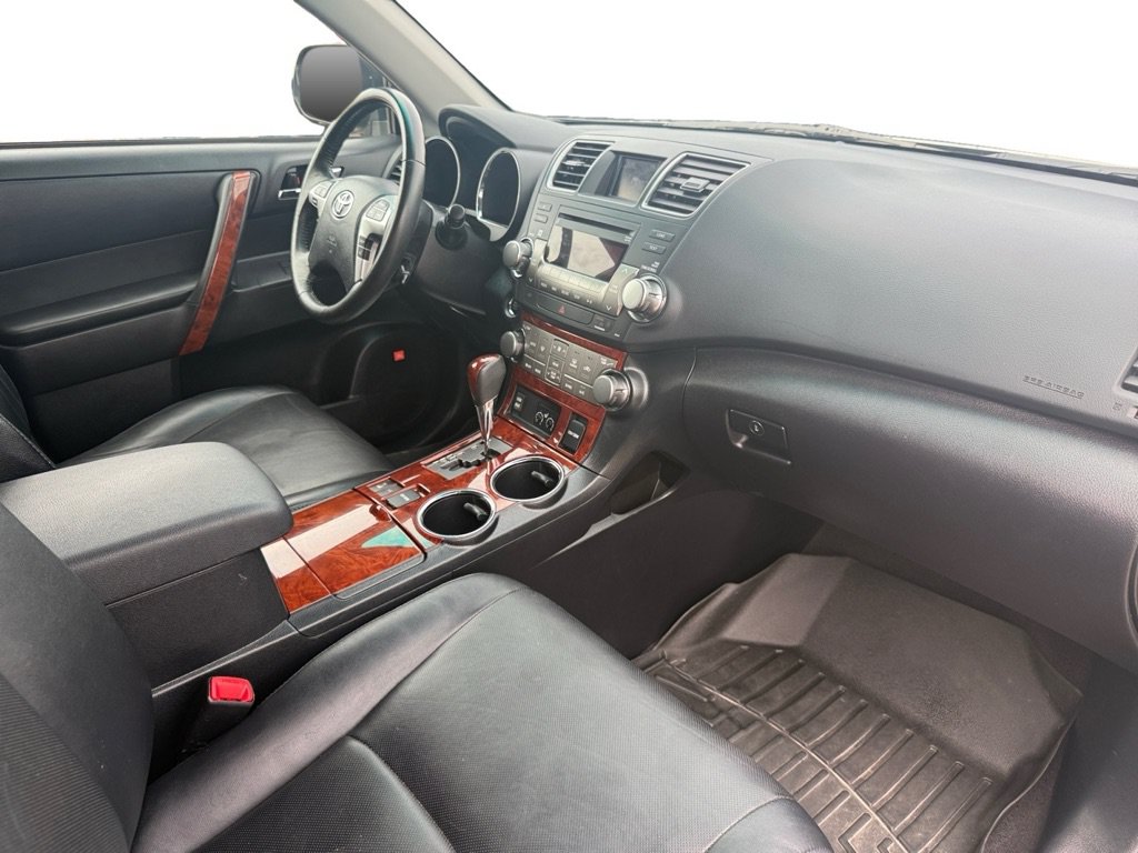 Used 2012 Toyota Highlander Limited w/ Tow Pkg AWD/4WD image 11
