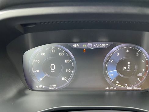 Used 2022 Volvo XC40 T5 R-Design w/ Advanced Package image 13