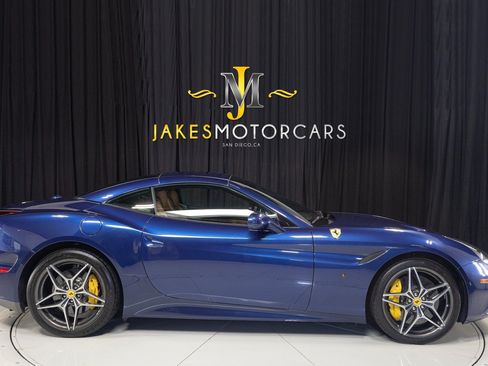 Used 2017 Ferrari California T RWD image 14