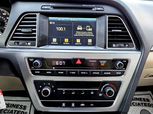 Used 2017 Hyundai Sonata Sport FWD image 11