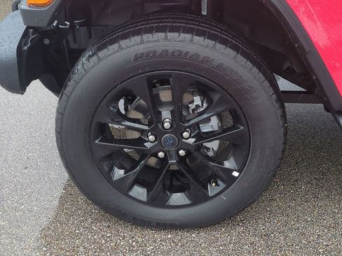 Used 2025 Jeep Wrangler Unlimited Sahara image 12