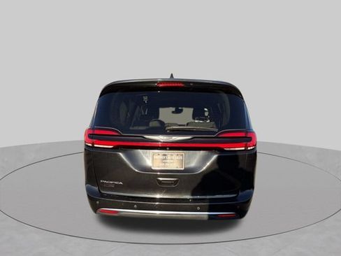 Used 2021 Chrysler Pacifica Touring-L FWD image 5
