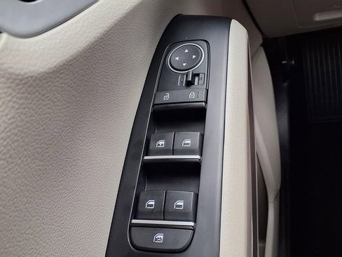Certified 2023 Kia Soul LX w/ LX Technology Package FWD image 23